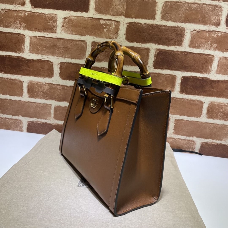 G*u*i shopping bags